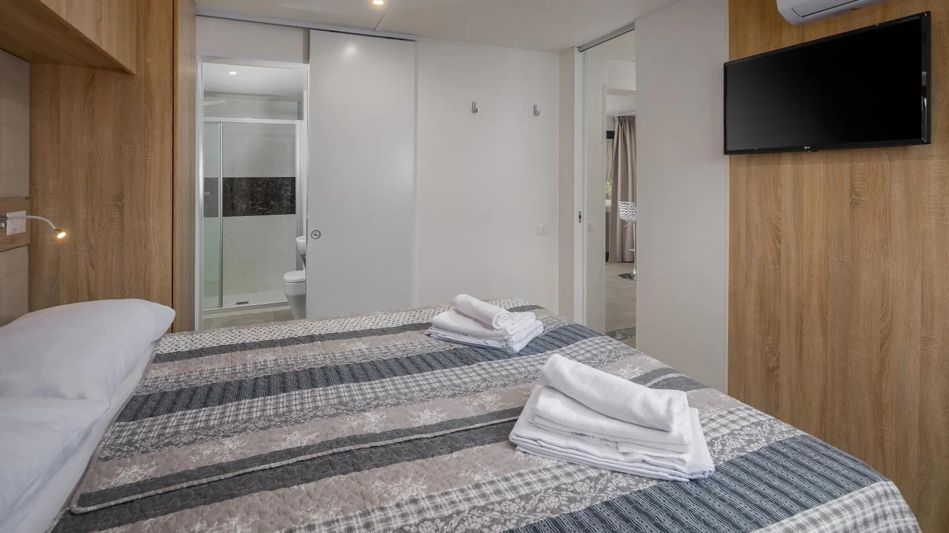 ***** פארק נופש Tar-Vabriga Premium Camping Homes Santa Marina, Lanterna קרואטיה