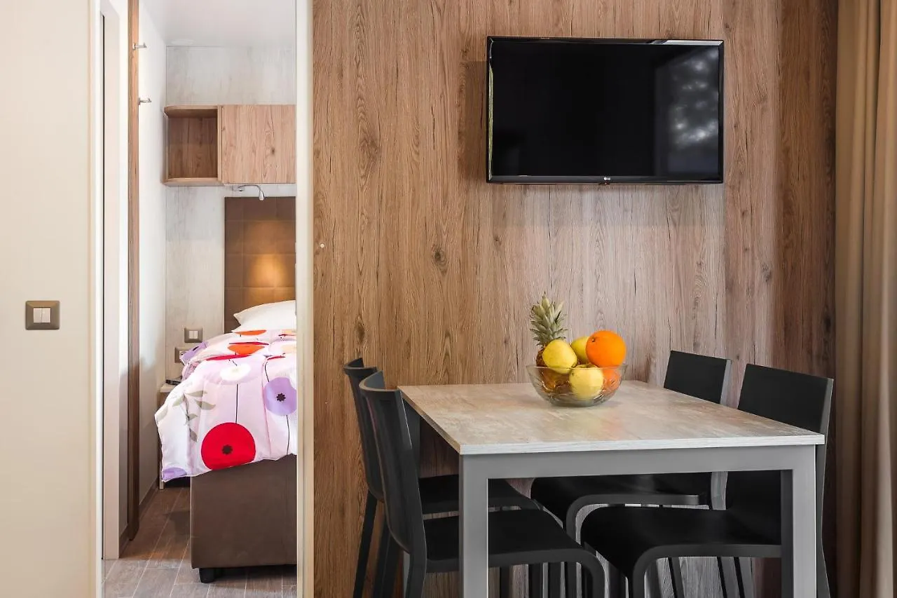 Tar-Vabriga Premium Camping Homes Santa Marina, Lanterna